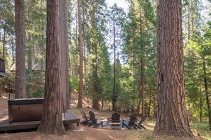 Property grounds - The Robin: BLS Lake Access, Hot Tub, Curated Luxury Design, & Kids Game Room (Arnold)