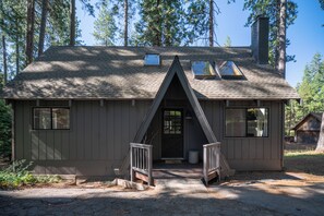 Exterior - The Robin: BLS Lake Access, Hot Tub, Curated Luxury Design, & Kids Game Room (Arnold)