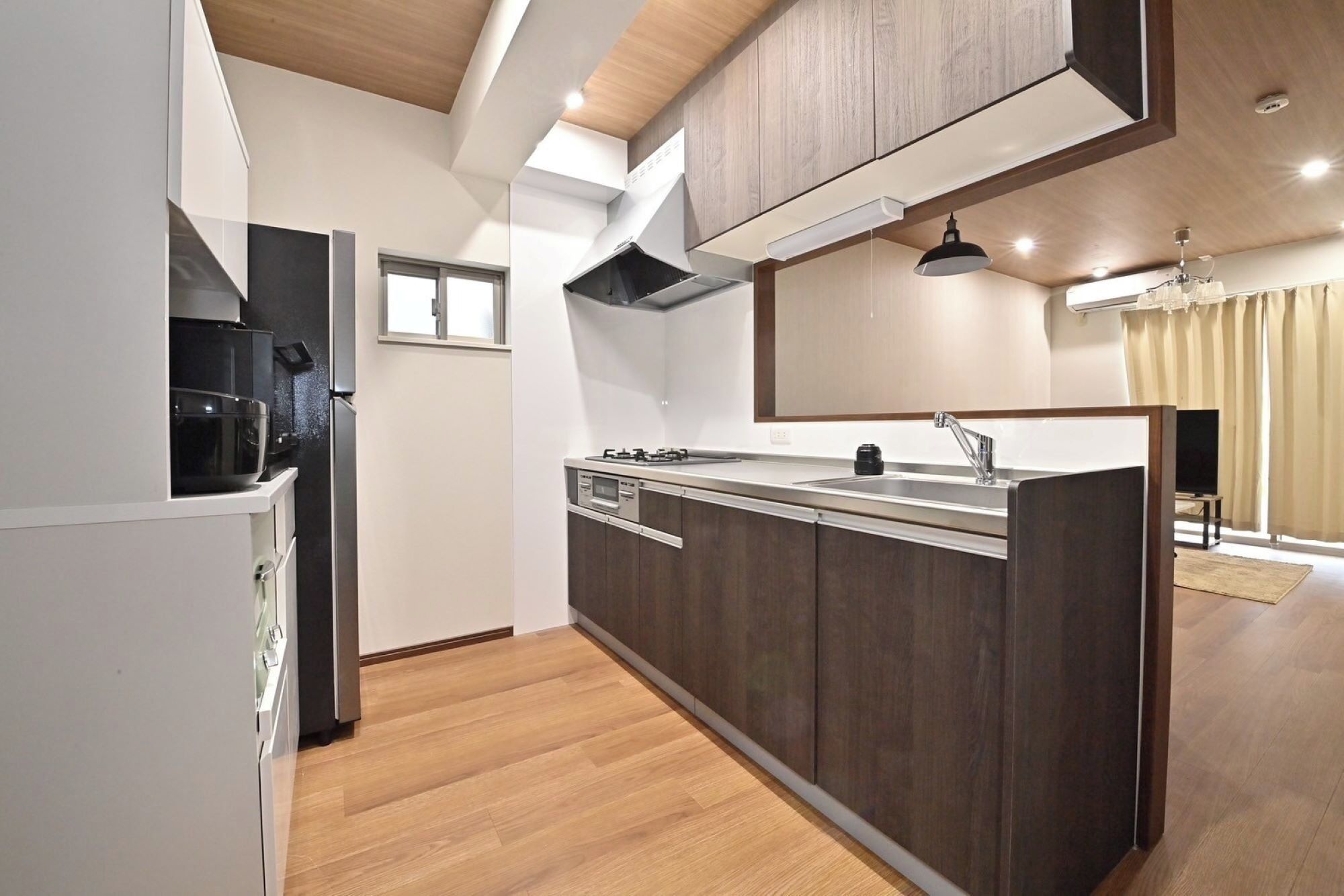 Fridge, microwave, stovetop, cookware/dishes/utensils