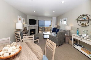 Télévision, cheminée, espaces bureaux