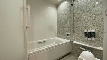 Sèche-cheveux, serviettes fournies