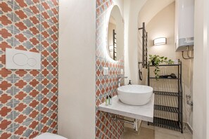 シャワー、ヘアドライヤー、ビデ、タオル