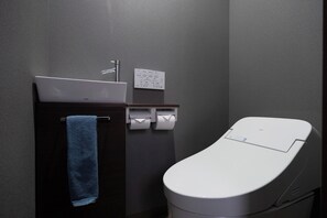 Hårføner og håndklær