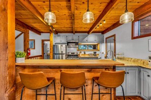 Fridge, microwave, oven, stovetop - Northstar Getaway Perfect for Hiking & Skiing (Truckee)