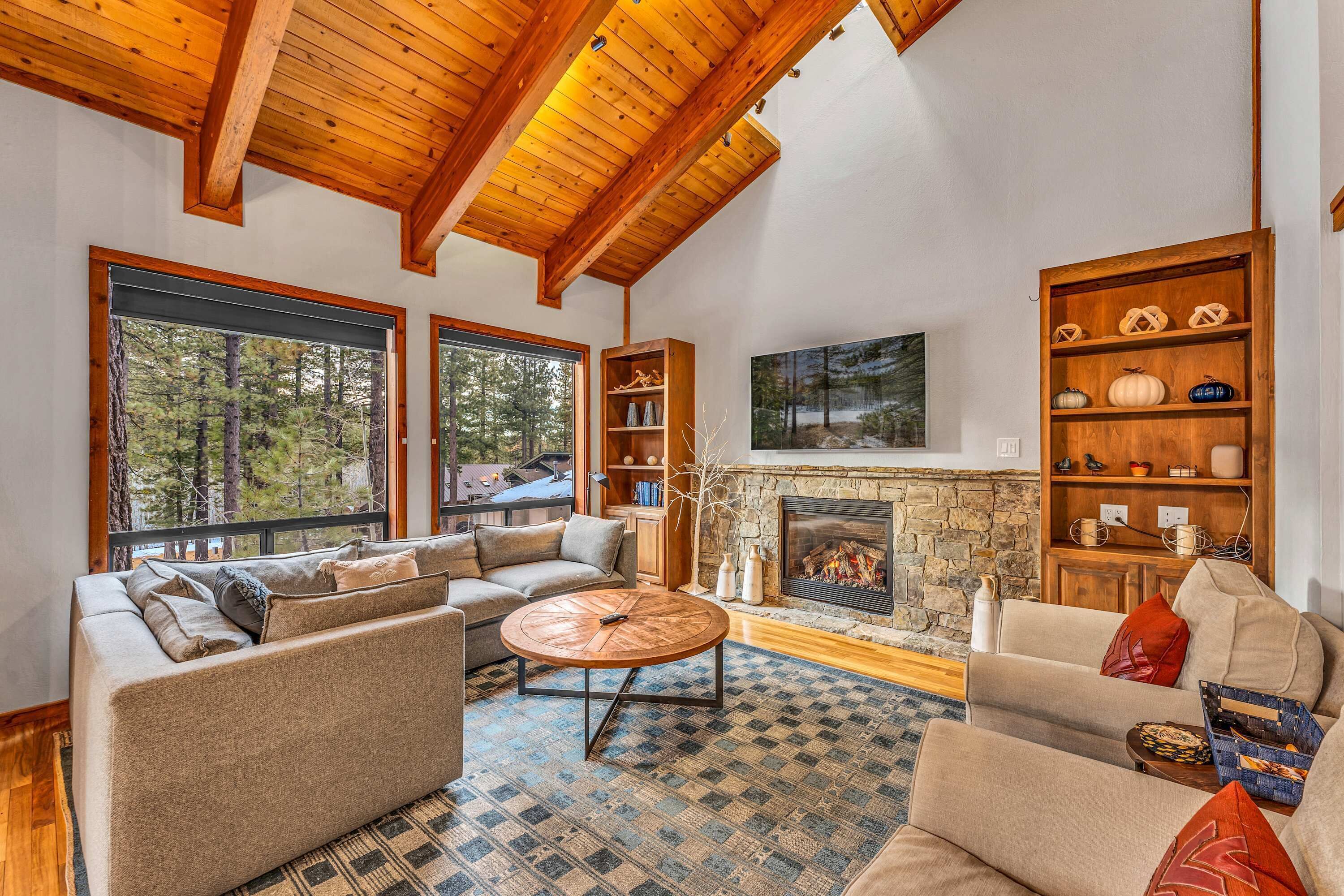 电视、壁炉、办公室