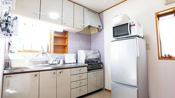 Fridge, microwave, stovetop, cookware/dishes/utensils