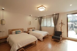 스탠다드 더블룸 | 책상, 노트북 작업 공간, 암막 커튼, 방음 설비