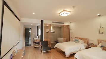 Bureau, espace de travail pour ordinateur portable, rideaux occultants