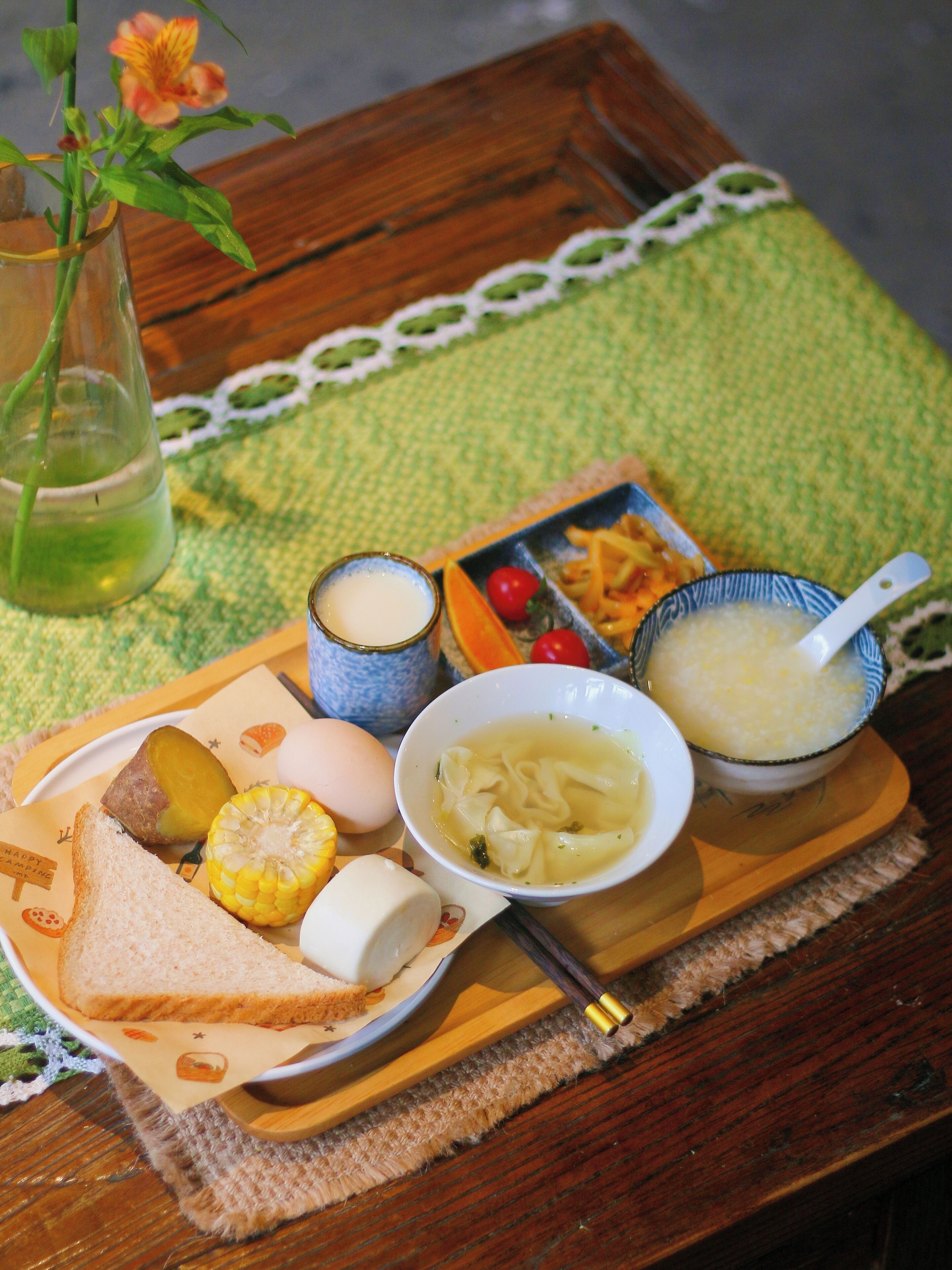Frokost med lokale retter er inkludert hver dag
