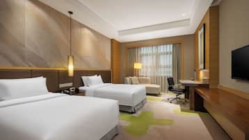 Superior Twin Room | Peti besi dalam bilik, meja, langsir/tirai gelap terus, kalis bunyi