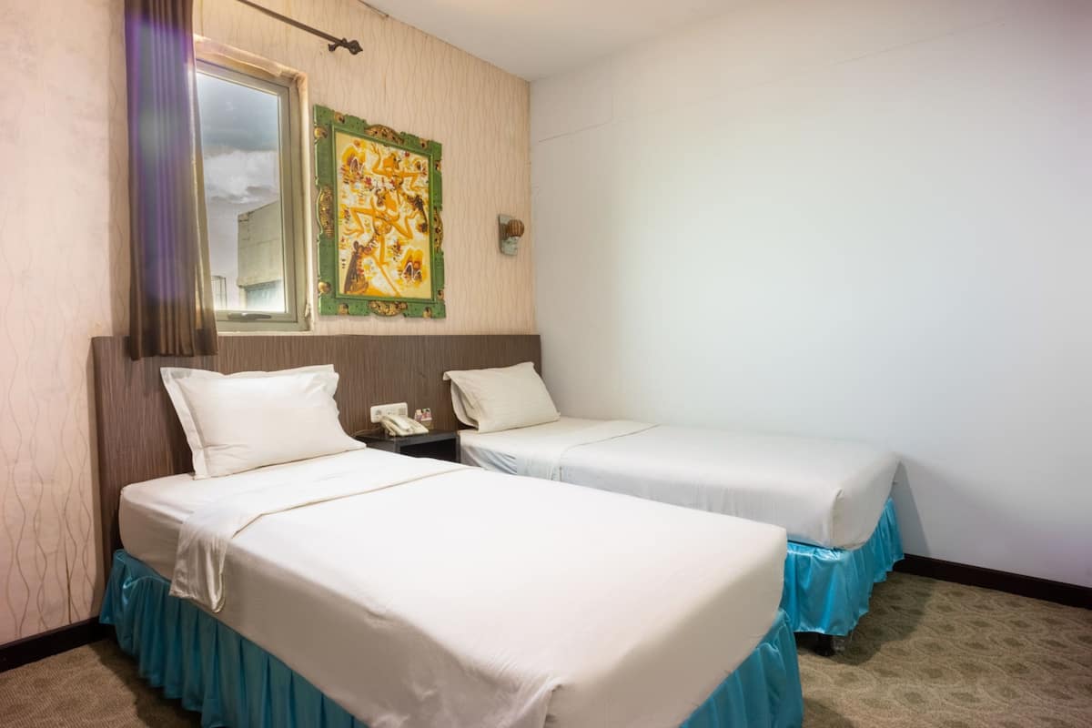 Deluxe Twin Room | Premium bedding, desk, WiFi (free), bed sheets
