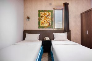 Deluxe Twin Room | Premium bedding, desk, free WiFi, bed sheets - Hotel O Makassar near Losari Beach formerly Ocean View Hotel (Makassar)