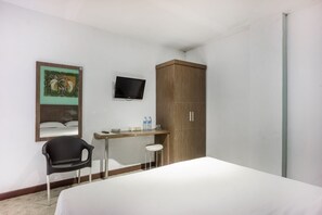 Habitación doble estándar | Ropa de cama de alta calidad, escritorio, wifi gratis y ropa de cama