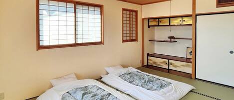 3 bedrooms, desk, free WiFi, bed sheets