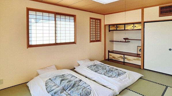 3 bedrooms, desk, free WiFi, bed sheets