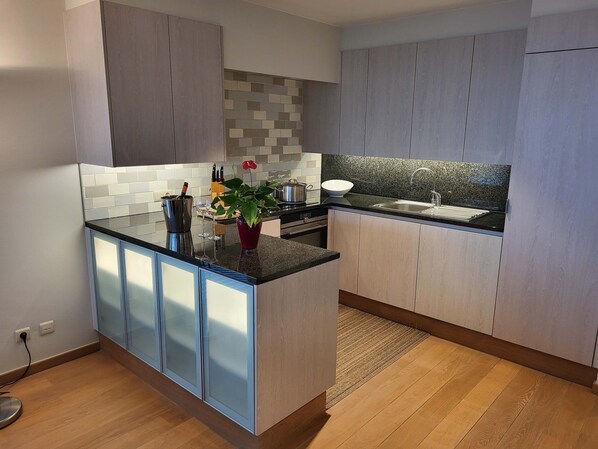 Fridge, microwave, oven, stovetop - Infinity 0303 Summary (Oostende)