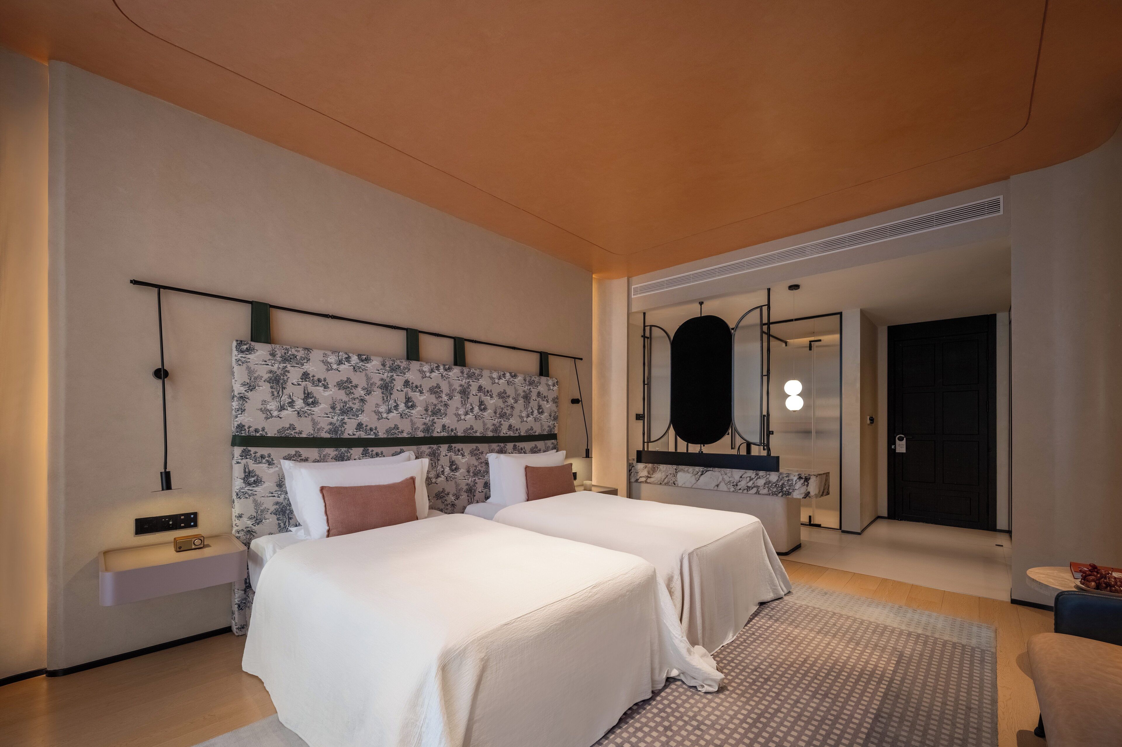 Deluxe Twin Room | Iron/ironing board, free WiFi