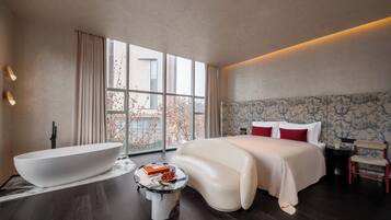 Exclusive Suite | Iron/ironing board, free WiFi