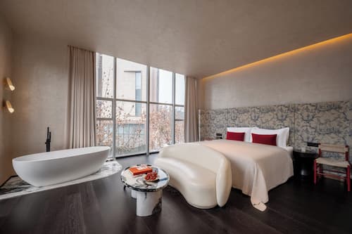 Exclusive Suite | Premium bedding, down comforters, pillowtop beds, minibar (free items)