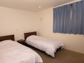 1 bedroom, desk, free WiFi, bed sheets - Twin private room no meals included Great locat / Ishigaki Okinawa (Ishigaki)