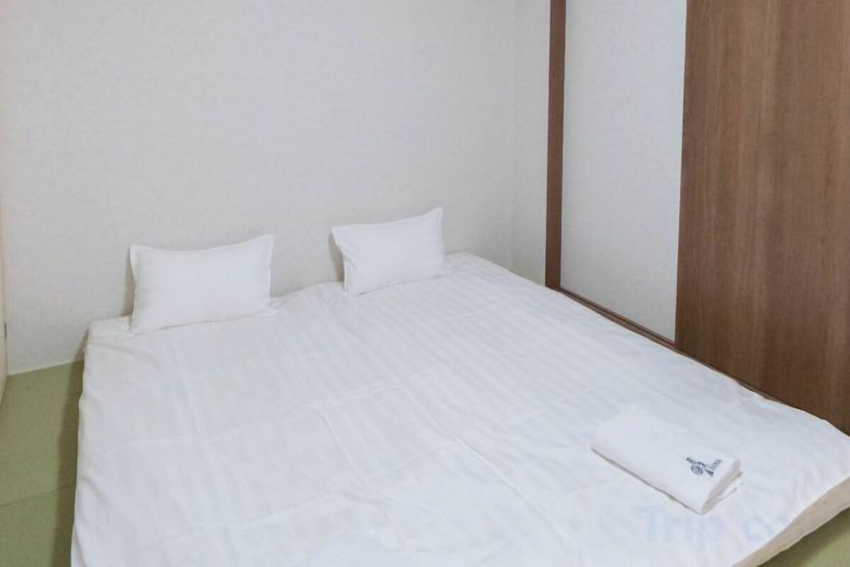 WiFi (free), bed sheets