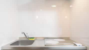 Superior Double Room, Non Smoking | Private kitchen | Fridge, microwave, stovetop, electric kettle