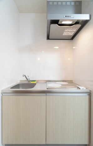 Habitación doble superior, para no fumadores | Cocina privada | Refrigerador, microondas, parrilla de estufa y tetera eléctrica 