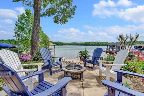 Blue Ridge Beach - Sleeps 10, screened-in porch, fantastic views.