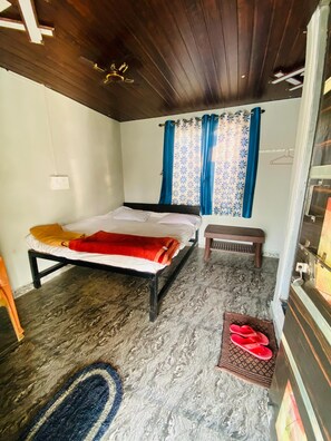 Standard dubbelrum - uteplats - utsikt mot trädgården | Gratis wi-fi och sängkläder