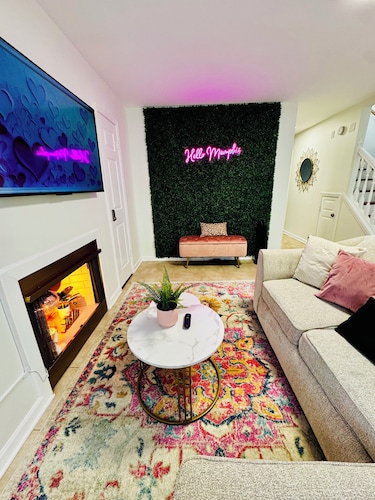 Golden Rose Townhome, 2br-2.5ba Near UofM/Highland Strip