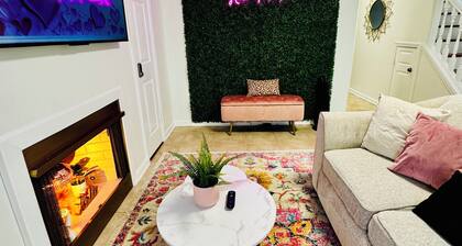 Golden Rose Townhome, 2br-2.5ba Near UofM/Highland Strip