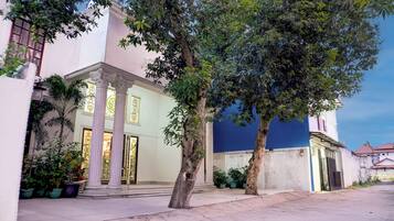 Fachada de la propiedad