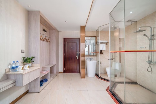 Grand Hyatt International Hotel & Free Airport Shuttle, Free VPN, Penguin Airport Hotel.