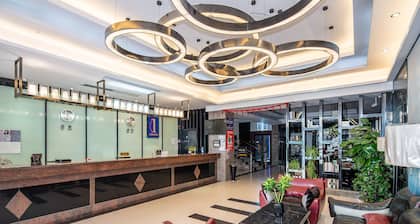 Penguin Airport hotel&free shuttle bus