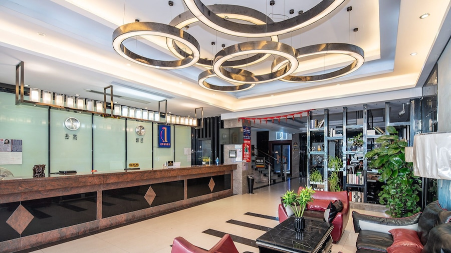 Penguin Airport hotel&free shuttle bus