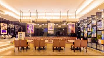Desayuno buffet todos los días (con cargo)