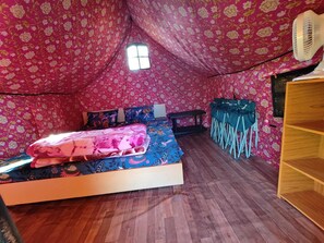 Memory-foam beds, free WiFi - Nisarg Camping Pods (Almora)