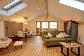 TV, fireplace, ping pong