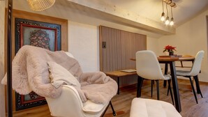 Unclassified image, 4 of 12, button - B Apartment Hörndl 52sqm, balcony, kitchen, 1 bedroom, 1 bedsit. (Ruhpolding)