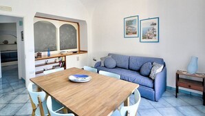 Interior - Appartamento Attilia B: A graceful apartment which faces the sun and the sea, with Free WI-FI. (Amalfi)