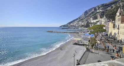 Appartamento Attilia B: A graceful apartment which faces the sun and the sea, with Free WI-FI.