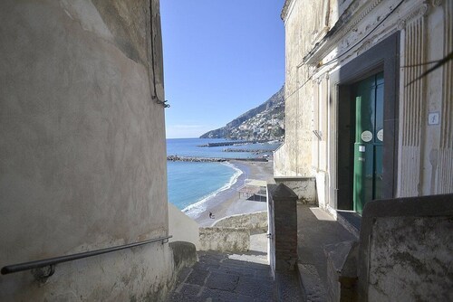 Appartamento Attilia B: A graceful apartment which faces the sun and the sea, with Free WI-FI.