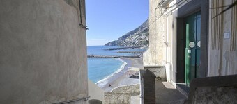 Appartamento Attilia B: A graceful apartment which faces the sun and the sea, with Free WI-FI.