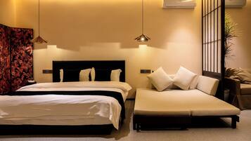 Decoración personalizada, muebles diferentes y cortinas blackout
