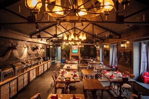 Lunch and dinner served, Chinese cuisine