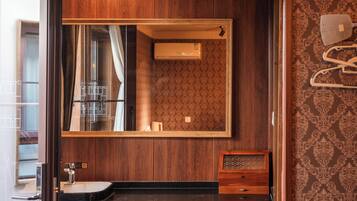 Habitación familiar con 2 camas individuales | Wifi gratis