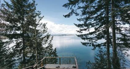 "Old Pine" Rustic Waterfront Cabin w/ Outdoor Tub #CabinVibes