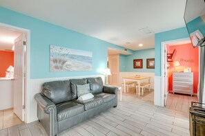 TV - Oceanfront Myrtle Beach Condo: 6th-Floor Balcony! (Myrtle Beach)