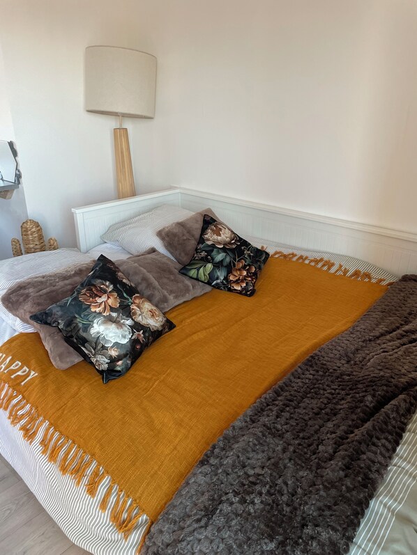 1 bedroom, WiFi, bed sheets