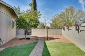 Property grounds - Private Oro Valley Home w/ 130 Mi Bike Path Nearby (Tucson)